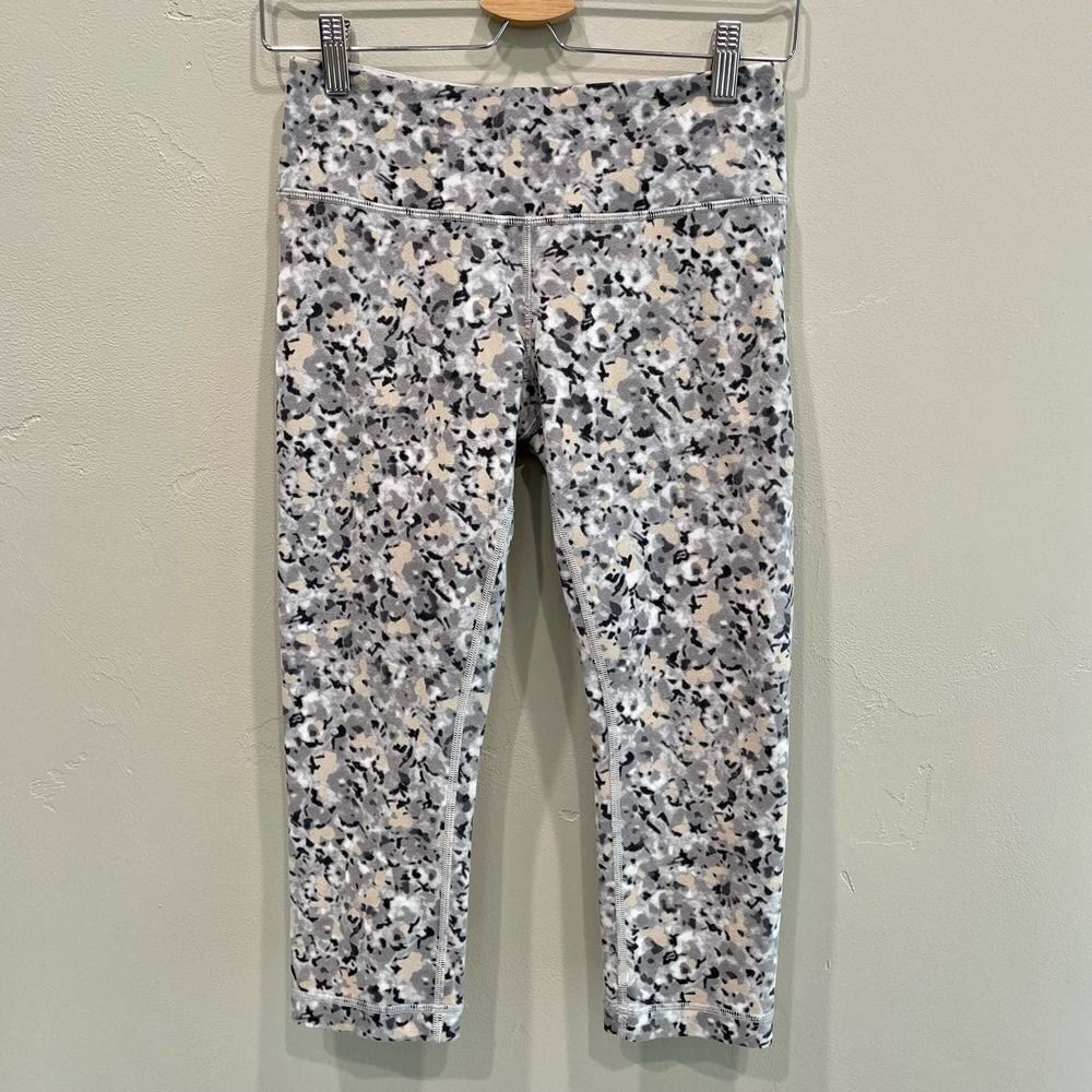 Lululemon Wunder Under Not So Petite Fleur Silver Soon Crop Leggings - Size: 6
